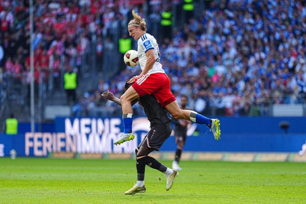 Sebastian Bornauw (Hamburger SV, 33), Sheraldo Becker (1. FSV Mainz 05, 23) GER, Hamburger SV vs. 1. FSV Mainz 05, Fußball, 1. Bundesliga, Spieltag 02, Saison 2026 2027, 06.09.2026 DFL REGULATIONS PROHIBIT ANY USE OF PHOTOGRAPHS AS IMAGE SEQUENCES AND OR QUASI-VIDEO GER, Hamburger SV vs. 1. FSV Mainz 05, Fußball, 1. Bundesliga, Spieltag 02, Saison 2026 2027, 06.09.2026 Hamburg *** Sebastian Bornauw, Hamburger SV, 33; Sheraldo Becker, 1. FSV Mainz 05, 23 (GER); Hamburger SV vs. 1. FSV Mainz 05, Soccer, Bundesliga 1, Matchday 2, 2026–2027 Season, September 6, 2026 DFL regulations prohibit any use of photographs as image sequences and or quasi-video GER, Hamburger SV vs. 1. FSV Mainz 05, Soccer, 1st Bundesliga, Matchday 02, 2026–2027 Season, September 6, 2026, Hamburg Copyright: xEibner-Pressefoto MarcelxvonxFehrnx EP_MFN