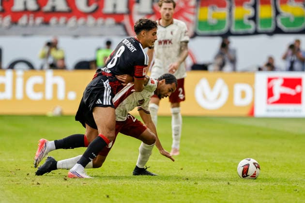 Fares Chaibi (Eintracht Frankfurt, 08) und Alexis Claude-Maurice (FC Augsburg, 20) im Zweikampf , Deutschland, Fussball, 1. Bundesliga, 2.Spieltag, 2026 2027, Eintracht Frankfurt vs. FC Augsburg, 06.09.2026, Frankfurt am Main Deutsche-Bank-Park Deutschland *** Fares Chaibi of Eintracht Frankfurt (No. 08) and Alexis Claude Maurice of FC Augsburg (No. 20) in a tackle, Germany, soccer, Bundesliga 1, Matchday 2, 2026–2027, Eintracht Frankfurt vs. FC Augsburg, September 6, 2026, Frankfurt am Main, Deutsche Bank Park, Germany Copyright: xGrantxHubbsx