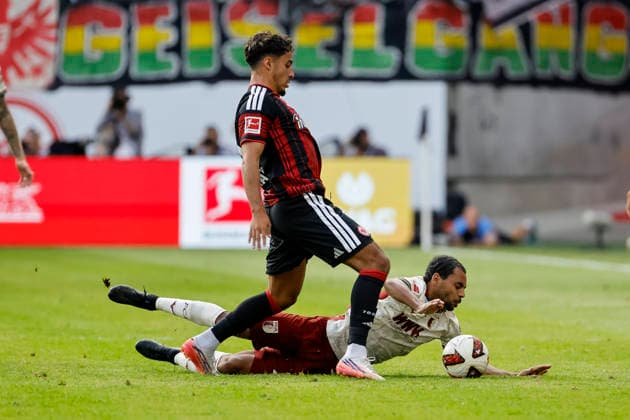 Fares Chaibi (Eintracht Frankfurt, 08) und Alexis Claude-Maurice (FC Augsburg, 20) im Zweikampf , Deutschland, Fussball, 1. Bundesliga, 2.Spieltag, 2026 2027, Eintracht Frankfurt vs. FC Augsburg, 06.09.2026, Frankfurt am Main Deutsche-Bank-Park Deutschland *** Fares Chaibi of Eintracht Frankfurt (No. 08) and Alexis Claude Maurice of FC Augsburg (No. 20) in a tackle, Germany, soccer, Bundesliga 1, Matchday 2, 2026–2027, Eintracht Frankfurt vs. FC Augsburg, September 6, 2026, Frankfurt am Main, Deutsche Bank Park, Germany Copyright: xGrantxHubbsx