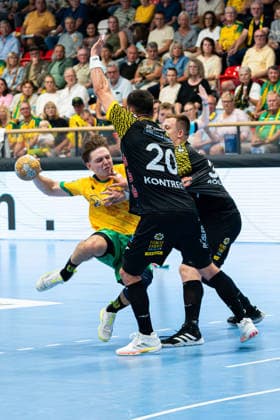 Hagen, Deutschland 06. September 2026: 2. HBL - 2026 2027 - Sp. 2 - VfL Eintracht Hagen gegen HSC 2000 Coburg Im Bild: v. li. im Zweikampf Linus Kutz (Hagen), Tin Kontrec (HSC) und Nils Röller Roeller (HSC) Ischelandhalle Nordrhein Westfalen Copyright: xFotostandx xKruczynskix