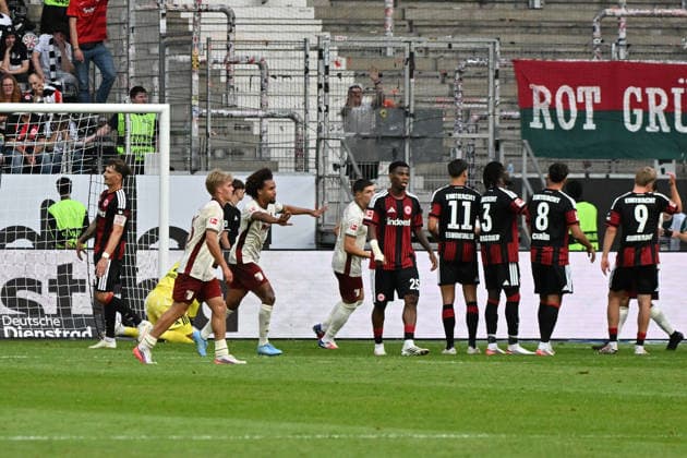 06.09.2026, xjhx, Fussball 1.Bundesliga, Eintracht Frankfurt - FC Augsburg v.l. Torjubel nach dem Tor zum celebrating the goal celebrate 1:4 durch Fabian Rieder (FC Augsburg) (DFL DFB REGULATIONS PROHIBIT ANY USE OF PHOTOGRAPHS as IMAGE SEQUENCES and or QUASI-VIDEO) Frankfurt am Main *** September 6, 2026, xjhx, Soccer, Bundesliga 1, Eintracht Frankfurt vs. FC Augsburg: Goal celebration after Fabian Rieder’s goal (1–4) for FC Augsburg. DFL and DFB regulations prohibit any use of photographs as image sequences and or quasi-video. Frankfurt am Main