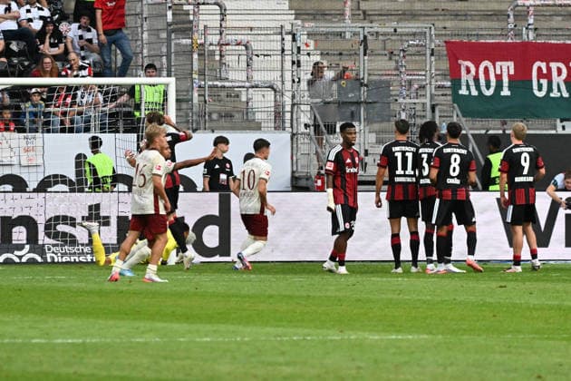 06.09.2026, xjhx, Fussball 1.Bundesliga, Eintracht Frankfurt - FC Augsburg v.l. Torjubel nach dem Tor zum celebrating the goal celebrate 1:4 durch Fabian Rieder (FC Augsburg) (DFL DFB REGULATIONS PROHIBIT ANY USE OF PHOTOGRAPHS as IMAGE SEQUENCES and or QUASI-VIDEO) Frankfurt am Main *** September 6, 2026, xjhx, Soccer, Bundesliga 1, Eintracht Frankfurt vs. FC Augsburg: Goal celebration after Fabian Rieder’s goal (1–4) for FC Augsburg. DFL and DFB regulations prohibit any use of photographs as image sequences and or quasi-video. Frankfurt am Main