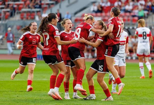 06.09.2026 - Fussball - Saison 2026 2027 - 1. Frauen - Fussball - Bundesliga - 03. Spieltag: 1. FC Nürnberg FCN ( Club ) - VfB Stuttgart - Sportfoto Zink DaMa - xdaxmax - Jubel Freude Torjubel nach Tor zum 1:0 - Emöke Emoeke Papai (15, 1. FC Nürnberg FCN ) und Mannschaft Team jubelt freut sich - Torschütze: Emöke Emoeke Papai (15, 1. FC Nürnberg FCN ) *** September 6, 2026 Soccer Season 2026–2027 Women s Bundesliga Matchday 3 1 FC Nuremberg (FCN) vs. VfB Stuttgart Sports photo by Zink DaMa xdaxmax Celebration Joy Goal celebration after the 1–0 goal by Emöke Emoeke Papai 15, 1 FC Nuremberg (FCN) and the team celebrate; goal scorer Emöke Emoeke Papai 15, 1 FC Nuremberg (FCN)