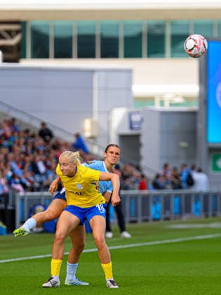 MANCHESTER, ENGLAND - September 6: Wilma Leidhammar of Birmingham City and Kerstin Casparij of Manchester City battle for the ball during the Barclays Womens Super League game between Manchester City and Birmingham City at Joie Stadium on September 6, 2026 in Manchester, England. (Photo by Natalie Mincher Sports Press Photo) Copyright: xNataliexMincher SPPx Sportspressphoto_SPR224943