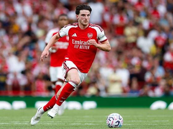 Declan Rice of Arsenal dribbles with the ball Arsenal v Chelsea, Premier League, Football, Emirates Stadium, London, UK - 06 Sep 2026London Emirates Stadium United Kingdom EDITORIAL USE ONLY No use with unauthorised audio, video, data, fixture lists, club league logos or live services. Online in-match use limited to 120 images, no video emulation. No use in betting, games or single club league player publications.  Copyright: xMattxImpey Shutterstockx 17137590fy