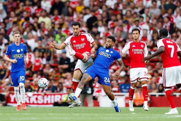 Mikel Merino of Arsenal battles for possession against Reece James of Chelsea Arsenal v Chelsea, Premier League, Football, Emirates Stadium, London, UK - 06 Sep 2026London Emirates Stadium United Kingdom EDITORIAL USE ONLY No use with unauthorised audio, video, data, fixture lists, club league logos or live services. Online in-match use limited to 120 images, no video emulation. No use in betting, games or single club league player publications.  Copyright: xMattxImpey Shutterstockx 17137590gh
