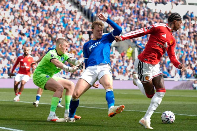 Everton v Manchester United, ManU Premier League Marcus Rashford of Manchester United flicks the ball back infield during the Everton v Manchester United Premier League match at the Hill Dickinson Stadium, Liverpool, England on 6 September 2026 Credit: Steve Flynn Every Second Media Editorial use only. All images are copyright Every Second Media Limited. No images may be reproduced without prior permission. All rights reserved. Premier League and Football League images are subject to licensing agreements with Football DataCo Limited. see https: www.football-dataco.com Copyright: xIMAGO EveryxSecondxMediax ESM-2142-0095 StevexFlynnx xEveryxSecondxMediax
