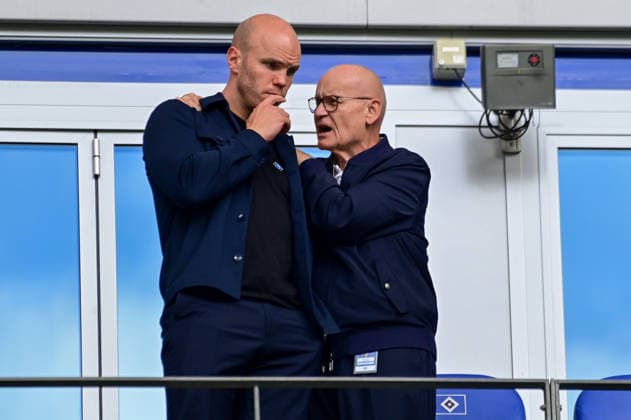 Henrik Köncke (Präsident) Aufsichtsrat Michael Papenfuß (Vorsitzender) ( HSV ) Deutschland , Hamburg , Volksparkstadion , Fussball , 1 . Bundesliga , Hamburger SV - FSV Mainz 05 *** Henrik Köncke, Chairman of the Supervisory Board; Michael Papenfuß, Chairman of HSV Germany; Hamburg; Volksparkstadion; soccer; Bundesliga 1; Hamburger SV; FSV Mainz 05