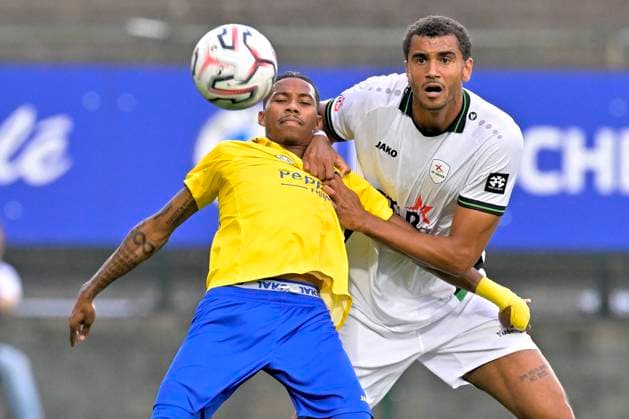 SK Beveren v OH Leuven - Jupiler Pro League BEVEREN, BELGIUM - SEPTEMBER 06 : Lawrence Jamie defender of OH Leuven battles for the ball with Margaritha Jearl forward of SK Beveren during the Jupiler Pro League match between SK Beveren and OH Leuven on September 6, 2026 in Beveren, Belgium, 06 09 2026 Beveren Belgium  Copyright: xSesx