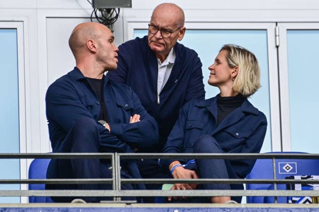 Henrik Köncke (Präsident) Aufsichtsrat Michael Papenfuß (Vorsitzender) Laura Ludwig (Vizepräsidentin) ( HSV ) Deutschland , Hamburg , Volksparkstadion , Fussball , 1 . Bundesliga , Hamburger SV - FSV Mainz 05 *** Henrik Köncke, Chairman of the Supervisory Board; Michael Papenfuß, Chairman; Laura Ludwig, Vice President; HSV Germany, Hamburg, Volksparkstadion, soccer, Bundesliga 1, Hamburger SV, FSV Mainz 05
