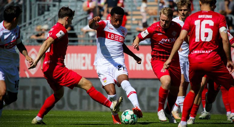 Würzburg , Fußball 3. Liga FC Würzburger Kickers vs. VfB Stuttgart II , Jarzinho Malanga ( VfB )
