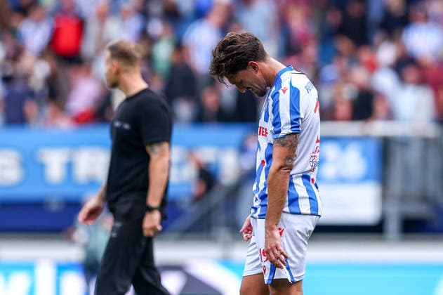 HEERENVEEN, NETHERLANDS - SEPTEMBER 6: Maxence Rivera of sc Heerenveen is disappointed about the lose during the Dutch Eredivisie match between SC Heerenveen and AZ Alkmaar at Abe Lenstra Stadion on September 06, 2026 in Heerenveen, Netherlands.  Copyright: xMTB MBxMediax