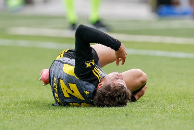 VELSEN, NETHERLANDS - SEPTEMBER 6: Morgan Costarelli of SC Cambuur injured during the Dutch Eredivisie match between Telstar and SC Cambuur at BUKO Stadion on September 06, 2026 in Velsen, Netherlands.  Copyright: xMTB MBxMediax