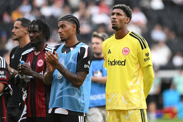 06.09.2026, xpsx, Fussball 1.Bundesliga, Eintracht Frankfurt - FC Augsburg v.l. Enttäuscht, traurig, frustriert, ratlos, Lilian Brassier (Eintracht Frankfurt) Otavio (Eintracht Frankfurt) Kaua Santos (Eintracht Frankfurt) (DFL DFB REGULATIONS PROHIBIT ANY USE OF PHOTOGRAPHS as IMAGE SEQUENCES and or QUASI-VIDEO) Frankfurt am Main *** September 6, 2026, xpsx, Soccer, Bundesliga 1, Eintracht Frankfurt vs. FC Augsburg – Disappointed, sad, frustrated, at a loss, Lilian Brassier, Eintracht Frankfurt; Otavio, Eintracht Frankfurt; Kaua Santos, Eintracht Frankfurt; DFL; DFB REGULATIONS PROHIBIT ANY USE OF PHOTOGRAPHS AS IMAGE SEQUENCES AND OR QUASI-VIDEO; Frankfurt am Main