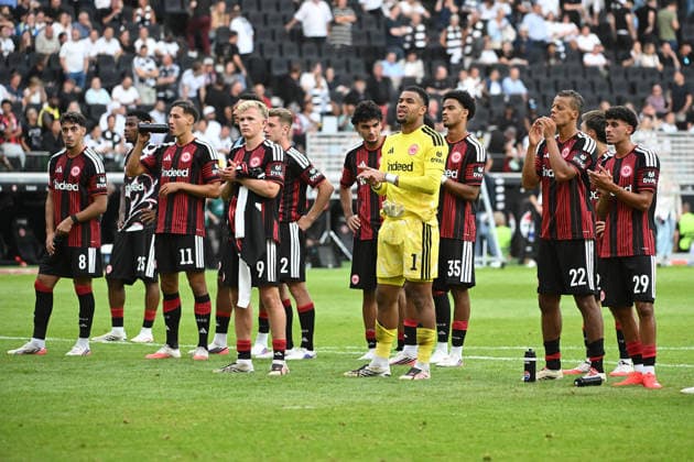 06.09.2026, xpsx, Fussball 1.Bundesliga, Eintracht Frankfurt - FC Augsburg v.l. Die Spieler der Eintracht Enttäuscht, traurig, frustriert, ratlos, mit Noah Atubolu (Eintracht Frankfurt) (DFL DFB REGULATIONS PROHIBIT ANY USE OF PHOTOGRAPHS as IMAGE SEQUENCES and or QUASI-VIDEO) Frankfurt am Main *** September 6, 2026, xpsx, Soccer, Bundesliga 1, Eintracht Frankfurt vs. FC Augsburg: The Eintracht Players—Disappointed, Sad, Frustrated, at a Loss—with Noah Atubolu Eintracht Frankfurt DFL DFB REGULATIONS PROHIBIT ANY USE OF PHOTOGRAPHS AS IMAGE SEQUENCES AND OR QUASI-VIDEO Frankfurt am Main