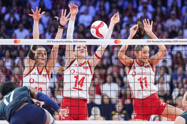 Italy v Turkiye - CEV EuroVolley 2026 ISTANBUL, TURKIYE - SEPTEMBER 6: Elif Sahin (12), Eda Erdem (14) and Derya Cebecioglu (11) of Turkiye in action during the final match between Italy and Turkiye at the CEV EuroVolley 2026 Women s European Volleyball Championship at Sinan Erdem Sports Hall in Istanbul, Turkiye, on September 6, 2026. Cemal Yurttas Anadolu Istanbul Turkey. Editorial use only. Please get in touch for any other usage.  Copyright: x2026xAnadoluxCemalxYurttasx