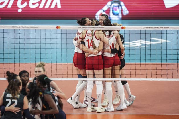Italy v Turkiye - CEV EuroVolley 2026 ISTANBUL, TURKIYE - SEPTEMBER 6: Players of the Turkish National Women’s Volleyball Team celebrate after a point during the final match between Italy and Turkiye at the 2026 CEV Women’s European Volleyball Championship at Sinan Erdem Sports Hall in Istanbul, Turkiye, on September 6, 2026. Agit Erdi Ulukaya Anadolu Istanbul Turkey. Editorial use only. Please get in touch for any other usage.  Copyright: x2026xAnadoluxAgitxErdixUlukayax