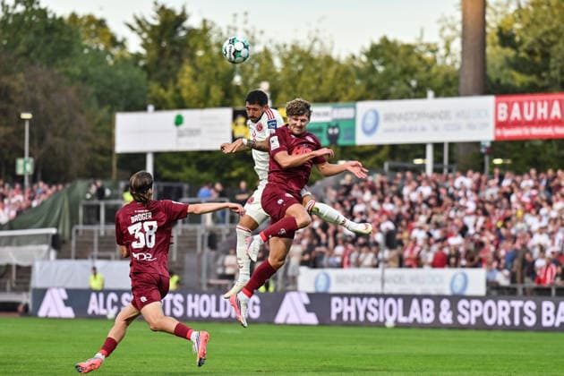 3. Liga; SC Fortuna Köln - Fortuna Düsseldorf; 06.09.2026 KÖLN, GERMANY; 06. SEPTEMBER: im Duell Matthias ZIMMERMANN (Fortuna Düsseldorf 25) und Max FISCHER (Fortuna Köln 3) während dem Match der 3. Liga zwischen dem SC Fortuna Köln und Fortuna Düsseldorf am 4. Spieltag im Südstadion Köln Copyright: xBEAUTIFULxSPORTS Goldbergx