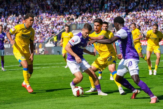 Patrick Kammerbauer (VfL Osnabrück, 31), Fabio Di Michele Sanchez (Eintracht Braunschweig, 22), Yann Sturm (Eintracht Braunschweig, 7), Samuele di Benedetto (Eintracht Braunschweig, 10), Deutschland: Fussball, 2. Bundesliga, Saison 2026 27, 4. Spieltag, 06.09.2026, VfL Osnabrück vs Eintracht Braunschweig, Stadion Bremer Brücke (Osnabrück, Niedersachsen) *** Patrick Kammerbauer, VfL Osnabrück, 31; Fabio Di Michele Sanchez, Eintracht Braunschweig, 22; Yann Sturm, Eintracht Braunschweig, 7; Samuele di Benedetto, Eintracht Braunschweig, 10; German Soccer, 2. Bundesliga, 2026–27 Season, Matchday 4, September 6, 2026; VfL Osnabrück vs. Eintracht Braunschweig, Bremer Brücke Stadium, Osnabrück, Lower Saxony Copyright: xLeonxFrickx