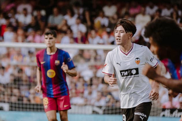 ESP: LaLiga EA Sports Valencia CF v FC Barcelona, Barca Ryunosuke Sato of Valencia CF during LaLiga EA Sports match between Valencia CF v FC Barcelona played at Mestalla Stadium, Valencia on September 6 2026 in Spain Spain Soccer Copyright: xAgenciaxLOFx