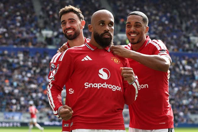 6th September 2026; Hill Dickinson Stadium, Liverpool, England; Premier League Football, Everton versus Manchester United, ManU Bryan Mbuemo of Manchester United celebrates with his team mates Bruno Fernandes and Youri Tielemans after scoring for 0-1 after 47 minutes DavidxBlunsden