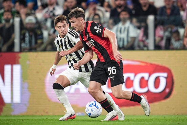 Juventus s Conceicao fights for the ball with MilanÕs Alexis Saelemaekers during the Serie A soccer match between Juventus and Milan at the Allianz Stadium in Turin, north west Italy - Sunday, September 06, 2026. - Soccer .  Copyright: xMarcoxAlpozzi LaPressex