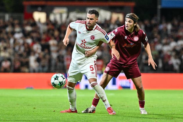 3. Liga; SC Fortuna Köln - Fortuna Düsseldorf; 06.09.2026 KÖLN, GERMANY; 06. SEPTEMBER: im Duell Yassine BOUCHAMA (Fortuna Düsseldorf 5) und Bennit BRÖGER (Fortuna Köln 38) während dem Match der 3. Liga zwischen dem SC Fortuna Köln und Fortuna Düsseldorf am 4. Spieltag im Südstadion Köln Copyright: xBEAUTIFULxSPORTS Goldbergx