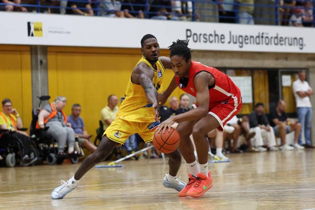 2026.0906, Deutschland, Ludwigsburg, Basketball MHP Riesen Ludwigsburg vs. Elan Chalon, v.l. Darius Perry (LB), Riley Zizi (Chalon)