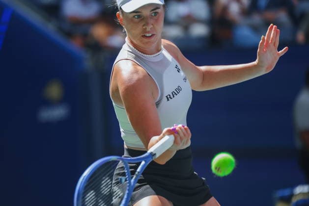 US Open tennis tournament - Day 8 Linda Noskova of Czechia in action against Marta Kostyuk of Ukraine during their Women™s Singles match at the US Open Tennis Championships at the USTA Billie Jean King National Tennis Center in Flushing Meadows, New York, USA, 06 September 2026. The 2026 US Open tournament runs from 23 August through 13 September. FLUSHING MEADOWS NEW YORK United States  Copyright: xOLGAxFEDOROVAx
