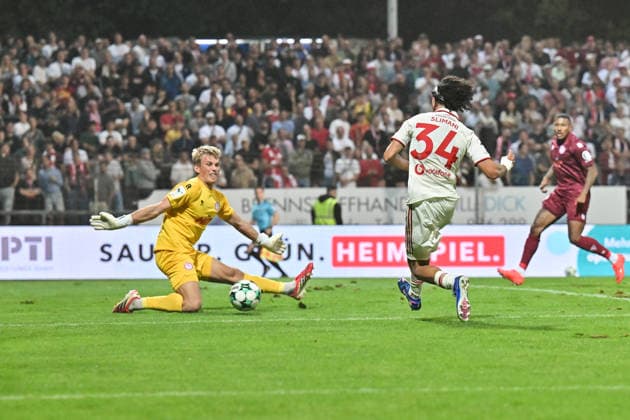3. Liga; SC Fortuna Köln - Fortuna Düsseldorf; 06.09.2026 KÖLN, GERMANY; 06. SEPTEMBER: im Bild scheitert Anas SLIMANI (Fortuna Düsseldorf 34) an Lennart WINKLER (Fortuna Köln 1) Torchance während dem Match der 3. Liga zwischen dem SC Fortuna Köln und Fortuna Düsseldorf am 4. Spieltag im Südstadion Köln Copyright: xBEAUTIFULxSPORTS Goldbergx