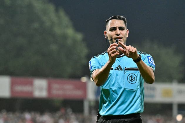 3. Liga; SC Fortuna Köln - Fortuna Düsseldorf; 06.09.2026 KÖLN, GERMANY; 06. SEPTEMBER: im Bild zeigt Schiedsrichter Cengiz KABALAKLI seine Pfeife während dem Match der 3. Liga zwischen dem SC Fortuna Köln und Fortuna Düsseldorf am 4. Spieltag im Südstadion Köln Copyright: xBEAUTIFULxSPORTS Goldbergx