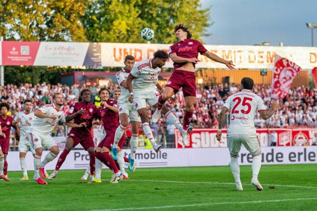 Kopfballduell zwischen Elias Egouli (Fortuna Düsseldorf, 44) und Enzo Wirtz (Fortuna Koeln, 09) Fortuna Köln vs. Fortuna Düsseldorf, Fussball, 3.Liga, 04.Spieltag, Saison 2026 27, 06.09.2026, DFL REGULATIONS PROHIBIT ANY USE OF PHOTOGRAPHS AS IMAGE SEQUENCES AND OR QUASI-VIDEO, Fortuna Köln vs. Fortuna Düsseldorf, Fussball, 3.Liga, 04.Spieltag, Saison 2026 27, 06.09.2026 Köln Copyright: xEibner-Pressefoto LukasxBaldygax EP_LBA