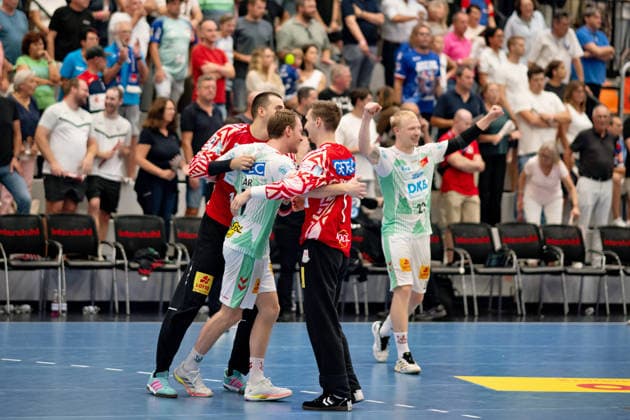 Entscheidung nach Videobeweis: SC Magdeburg, gewinnt maximal knapp mit 30:31, Freude beim Team, HBW Balingen Weilstetten vs. SC Magdeburg, GER, Opel 1. Handball Bundesliga, Meisterschaft, Spieltag 3, Saison 2026 2027, 06.09.2026, Eibner-Pressefoto Andreas Ulmer HBW Balingen Weilstetten vs. SC Magdeburg, GER, Opel 1. Handball Bundesliga, Meisterschaft, Spieltag 3, Saison 2026 2027, 06.09.2026, Balingen Copyright: xEibner-Pressefoto AndreasxUlmerx EP_AUR