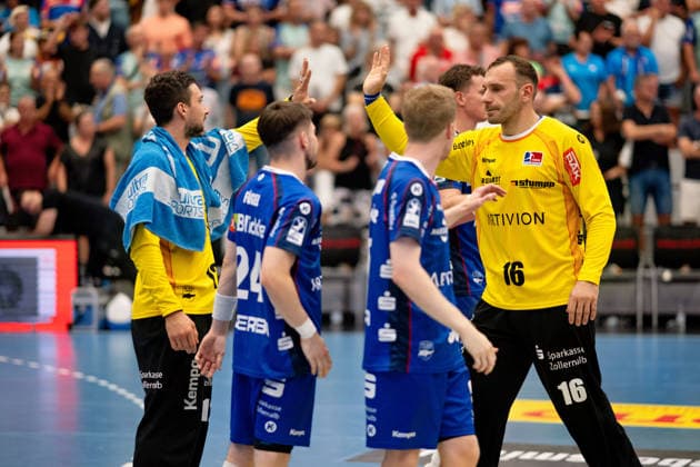 Entscheidung nach Videobeweis: SC Magdeburg, gewinnt maximal knapp mit 30:31, Freude beim Team SC Magdeburg, Frust bei den Balingern, Vladimir Cupara, (HBW Balingen Weilstetten, 16, Torwart), geht auch hier voran, HBW Balingen Weilstetten vs. SC Magdeburg, GER, Opel 1. Handball Bundesliga, Meisterschaft, Spieltag 3, Saison 2026 2027, 06.09.2026, Eibner-Pressefoto Andreas Ulmer HBW Balingen Weilstetten vs. SC Magdeburg, GER, Opel 1. Handball Bundesliga, Meisterschaft, Spieltag 3, Saison 2026 2027, 06.09.2026, Balingen Copyright: xEibner-Pressefoto AndreasxUlmerx EP_AUR