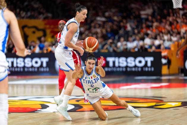 Francesca Pasa (Italien, 06) wirft den Ball im Fallen, GER, Italien vs. USA, Basketball, FIBA Women s World Cup 2026, Gruppenphase, Spieltag 2, 06.09.2026 GER, Italien vs. USA, Basketball, FIBA Women s World Cup 2026, Gruppenphase, Spieltag 2, 06.09.2026 Berlin Copyright: xEibner-Pressefoto MaxxVincenx EP_MVN