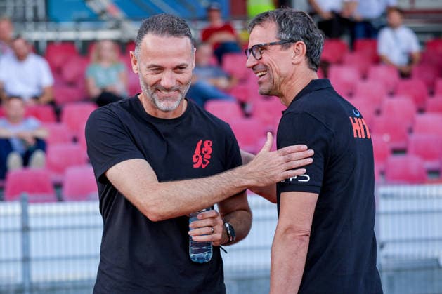 06.09.2026, xsefx, Fußball, SC Fortuna Köln - Fortuna Düsseldorf, 3.Liga, Südstation, 4. Spieltag, Saison 2026 2027: Zwei, die sich gut verstehen: Cheftrainer Matthias Mink (Fortuna Koeln hc) und Cheftrainer Alexander Ende (Fortuna Düsseldorf hc) im Gespräch DFB regulations prohibit any use of photographs as image sequences and or quasi-video. Nordrhein-Westfalen Deutschland