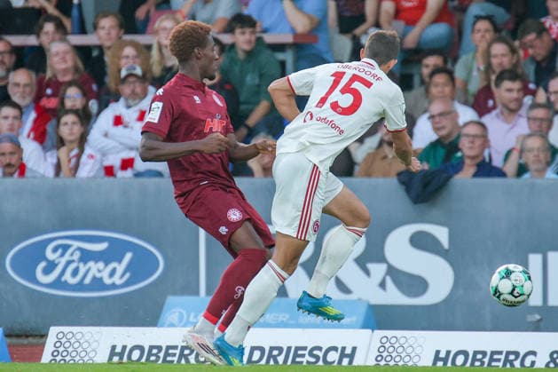 06.09.2026, xsefx, Fußball, SC Fortuna Köln - Fortuna Düsseldorf, 3.Liga, Südstation, 4. Spieltag, Saison 2026 2027: Romeo Aigbekaen (Fortuna Koeln 30) im Zweikampf gegen Tim Oberdorf (Fortuna Düsseldorf 15) DFB regulations prohibit any use of photographs as image sequences and or quasi-video. Nordrhein-Westfalen Deutschland