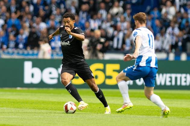 Emmanuel Iyoha 8 (1. FC Magdeburg) am Ball, wird angegriffen von Sebastian Gronning Andersen 17 (Hertha BSC), Hertha BSC Berlin vs. 1. FC Magdeburg, Fussball, 2. Bundesliga, 4. Spieltag, 2026 2027, 06.09.2026 DFB regulations prohibit any use of photographs as image sequences and or quasi-video Berlin Berlin Deutschland *** Emmanuel Iyoha (8) of 1 FC Magdeburg has the ball and is tackled by Sebastian Gronning Andersen (17) of Hertha BSC, Hertha BSC Berlin vs. 1 FC Magdeburg, soccer, 2. Bundesliga, Matchday 4, 2026–2027, September 6, 2026. DFB regulations prohibit any use of photographs as image sequences and or quasi-video. Berlin, Berlin, Germany Copyright: xkolbert-press MarkusxVerwimpx