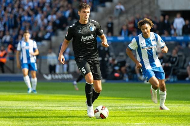 Tobias Müller 5 (1. FC Magdeburg) am Ball, verfolgt von Oluwaseun Adewumi 19 (Hertha BSC), Hertha BSC Berlin vs. 1. FC Magdeburg, Fussball, 2. Bundesliga, 4. Spieltag, 2026 2027, 06.09.2026 DFB regulations prohibit any use of photographs as image sequences and or quasi-video Berlin Berlin Deutschland *** Tobias Müller (5) of 1 FC Magdeburg has the ball, pursued by Oluwaseun Adewumi (19) of Hertha BSC, Hertha BSC Berlin vs. 1 FC Magdeburg, soccer, 2. Bundesliga, Matchday 4, 2026–2027, September 6, 2026 DFB regulations prohibit any use of photographs as image sequences and or quasi-video Berlin, Berlin, Germany Copyright: xkolbert-press MarkusxVerwimpx