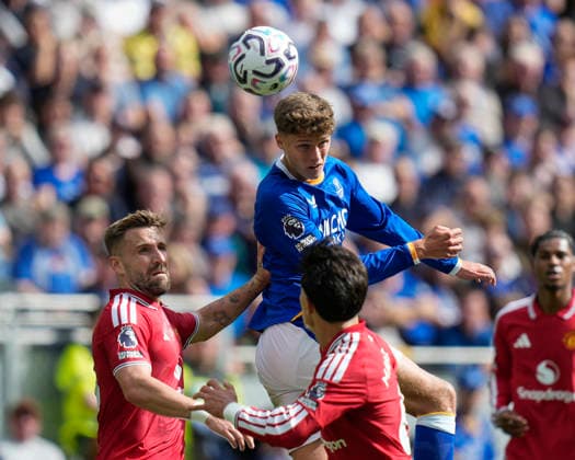 Everton v Manchester United, ManU Premier League Harrison Armstrong of Everton FC beats Luke Shaw of Manchester United to a header during the Everton v Manchester United Premier League match at the Hill Dickinson Stadium, Liverpool, England on 6 September 2026 Credit: Steve Flynn Every Second Media Editorial use only. All images are copyright Every Second Media Limited. No images may be reproduced without prior permission. All rights reserved. Premier League and Football League images are subject to licensing agreements with Football DataCo Limited. see https: www.football-dataco.com Copyright: xIMAGO EveryxSecondxMediax ESM-2142-0177 StevexFlynnx xEveryxSecondxMediax