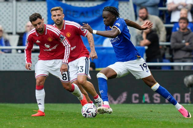 Everton v Manchester United, ManU Premier League Tyrique George of Everton FC breaks past Bruno Fernandes of Manchester United during the Everton v Manchester United Premier League match at the Hill Dickinson Stadium, Liverpool, England on 6 September 2026 Credit: Steve Flynn Every Second Media Editorial use only. All images are copyright Every Second Media Limited. No images may be reproduced without prior permission. All rights reserved. Premier League and Football League images are subject to licensing agreements with Football DataCo Limited. see https: www.football-dataco.com Copyright: xIMAGO EveryxSecondxMediax ESM-2142-0201 StevexFlynnx xEveryxSecondxMediax
