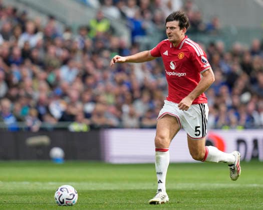 Everton v Manchester United, ManU Premier League Harry Maguire of Manchester United runs with the ball during the Everton v Manchester United Premier League match at the Hill Dickinson Stadium, Liverpool, England on 6 September 2026 Credit: Steve Flynn Every Second Media Editorial use only. All images are copyright Every Second Media Limited. No images may be reproduced without prior permission. All rights reserved. Premier League and Football League images are subject to licensing agreements with Football DataCo Limited. see https: www.football-dataco.com Copyright: xIMAGO EveryxSecondxMediax ESM-2142-0207 StevexFlynnx xEveryxSecondxMediax