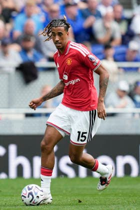 Everton v Manchester United, ManU Premier League Leny Yoro of Manchester United runs with the ball during the Everton v Manchester United Premier League match at the Hill Dickinson Stadium, Liverpool, England on 6 September 2026 Credit: Steve Flynn Every Second Media Editorial use only. All images are copyright Every Second Media Limited. No images may be reproduced without prior permission. All rights reserved. Premier League and Football League images are subject to licensing agreements with Football DataCo Limited. see https: www.football-dataco.com Copyright: xIMAGO EveryxSecondxMediax ESM-2142-0213 StevexFlynnx xEveryxSecondxMediax
