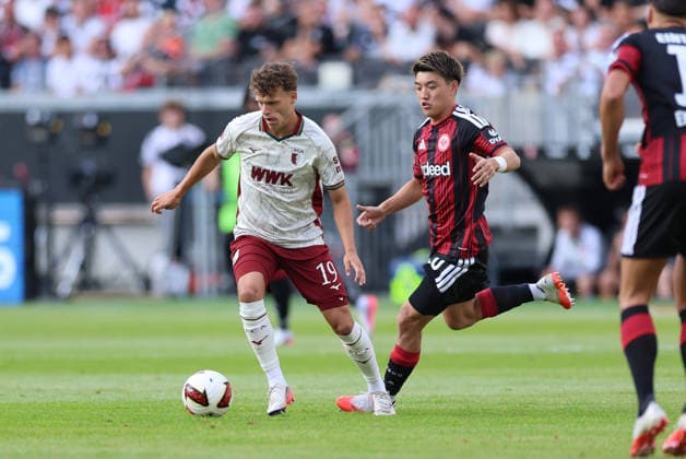 06.09.2026, Fussball Bundesliga, Eintracht Frankfurt - FC Augsburg, v.l., Ritsu Doan (Eintracht Frankfurt), Robin Fellhauer (FC Augsburg) DFL DFB REGULATIONS PROHIBIT ANY USE OF PHOTOGRAPHS AS IMAGE SEQUENCES AND OR QUASI-VIDEO. xdcx *** September 6, 2026, German Bundesliga, Eintracht Frankfurt vs. FC Augsburg, from left: Ritsu Doan (Eintracht Frankfurt), Robin Fellhauer (FC Augsburg). DFL and DFB regulations prohibit any use of photographs as image sequences and or quasi-video. xdcx Copyright: HMBxMedia Claus