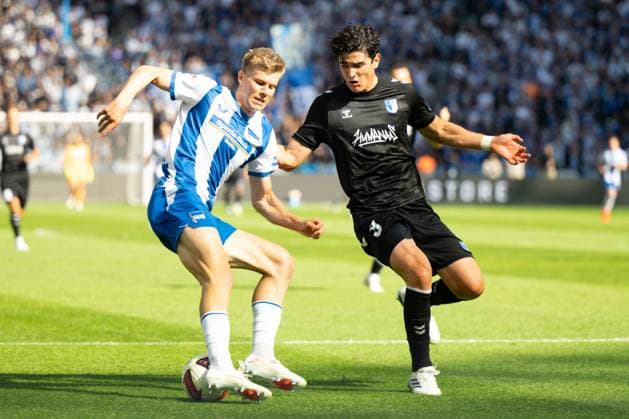 Jan-Luca Schuler 18 (Hertha BSC) im Zweikampf, Aktion, mit Anselmo Garcia MacNulty 3 (1. FC Magdeburg), Hertha BSC Berlin vs. 1. FC Magdeburg, Fussball, 2. Bundesliga, 4. Spieltag, 2026 2027, 06.09.2026 DFB regulations prohibit any use of photographs as image sequences and or quasi-video Berlin Berlin Deutschland *** Jan Luca Schuler 18 Hertha BSC in a tackle, action, with Anselmo Garcia MacNulty 3 1 FC Magdeburg, Hertha BSC Berlin vs. 1 FC Magdeburg, soccer, 2. Bundesliga, Matchday 4, 2026–2027, September 6, 2026 DFB regulations prohibit any use of photographs as image sequences and or quasi-video Berlin, Berlin, Germany Copyright: xkolbert-press MarkusxVerwimpx