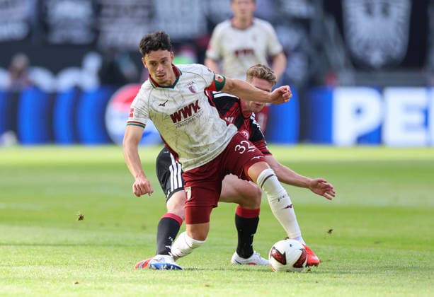 06.09.2026, Fussball Bundesliga, Eintracht Frankfurt - FC Augsburg, v.l., Fabian Rieder (FC Augsburg), Elias Baum (Eintracht Frankfurt) DFL DFB REGULATIONS PROHIBIT ANY USE OF PHOTOGRAPHS AS IMAGE SEQUENCES AND OR QUASI-VIDEO. xdcx *** September 6, 2026, Bundesliga Soccer, Eintracht Frankfurt vs. FC Augsburg, from left to right: Fabian Rieder (FC Augsburg), Elias Baum (Eintracht Frankfurt). DFL and DFB regulations prohibit any use of photographs as image sequences and or quasi-video. xdcx Copyright: HMBxMedia Claus