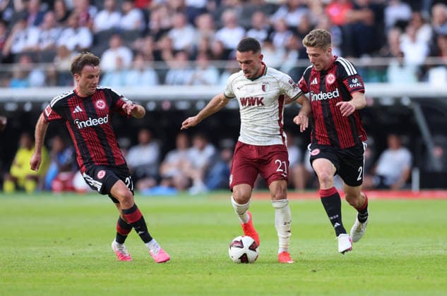 06.09.2026, Fussball Bundesliga, Eintracht Frankfurt - FC Augsburg, v.l., Mario Götze (Eintracht Frankfurt), Arijon Ibrahimovic (FC Augsburg), Elias Baum (Eintracht Frankfurt) DFL DFB REGULATIONS PROHIBIT ANY USE OF PHOTOGRAPHS AS IMAGE SEQUENCES AND OR QUASI-VIDEO. xdcx *** September 6, 2026, German Bundesliga, Eintracht Frankfurt vs. FC Augsburg, from left: Mario Götze (Eintracht Frankfurt), Arijon Ibrahimovic (FC Augsburg), Elias Baum (Eintracht Frankfurt). DFL and DFB regulations prohibit any use of photographs as image sequences and or quasi-video. xdcx Copyright: HMBxMedia Claus