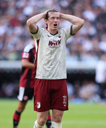 06.09.2026, Fussball Bundesliga, Eintracht Frankfurt - FC Augsburg, v.l., Michael Gregoritsch (FC Augsburg) enttaeuscht, enttaeuscht schauend, dissapointed, traurig, frustiert, frust, gefrustet, frustrated DFL DFB REGULATIONS PROHIBIT ANY USE OF PHOTOGRAPHS AS IMAGE SEQUENCES AND OR QUASI-VIDEO. xdcx *** September 6, 2026, Bundesliga Soccer, Eintracht Frankfurt vs. FC Augsburg, from left, Michael Gregoritsch of FC Augsburg looks disappointed, disappointed, sad, frustrated, frustrated DFL DFB REGULATIONS PROHIBIT ANY USE OF PHOTOGRAPHS AS IMAGE SEQUENCES AND OR QUASI-VIDEO xdcx Copyright: HMBxMedia Claus