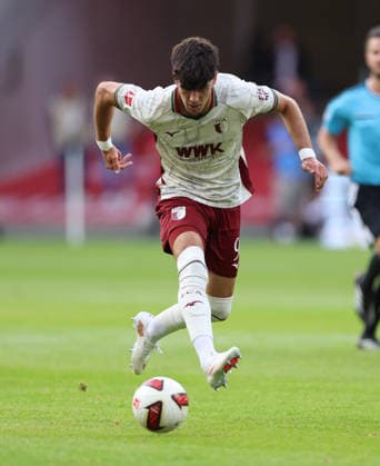 06.09.2026, Fussball Bundesliga, Eintracht Frankfurt - FC Augsburg, v.l., Rodrigo Ribeiro (FC Augsburg) DFL DFB REGULATIONS PROHIBIT ANY USE OF PHOTOGRAPHS AS IMAGE SEQUENCES AND OR QUASI-VIDEO. xdcx *** September 6, 2026, Bundesliga Soccer, Eintracht Frankfurt vs. FC Augsburg, from left, Rodrigo Ribeiro, FC Augsburg. DFL and DFB regulations prohibit any use of photographs as image sequences and or quasi-video. xdcx Copyright: HMBxMedia Claus