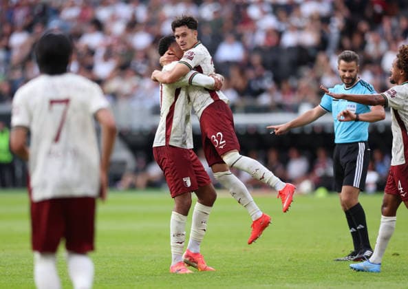 06.09.2026, Fussball Bundesliga, Eintracht Frankfurt - FC Augsburg, v.l., Torjubel zum 1:4 durch Fabian Rieder (FC Augsburg), Goal celebration, celebrate the goal DFL DFB REGULATIONS PROHIBIT ANY USE OF PHOTOGRAPHS AS IMAGE SEQUENCES AND OR QUASI-VIDEO. xdcx *** September 6, 2026, German Bundesliga, Eintracht Frankfurt vs. FC Augsburg, from left, goal celebration for the 1–4 goal by Fabian Rieder (FC Augsburg), goal celebration, celebrating the goal. DFL and DFB regulations prohibit any use of photographs as image sequences and or quasi-video. xdcx Copyright: HMBxMedia Claus